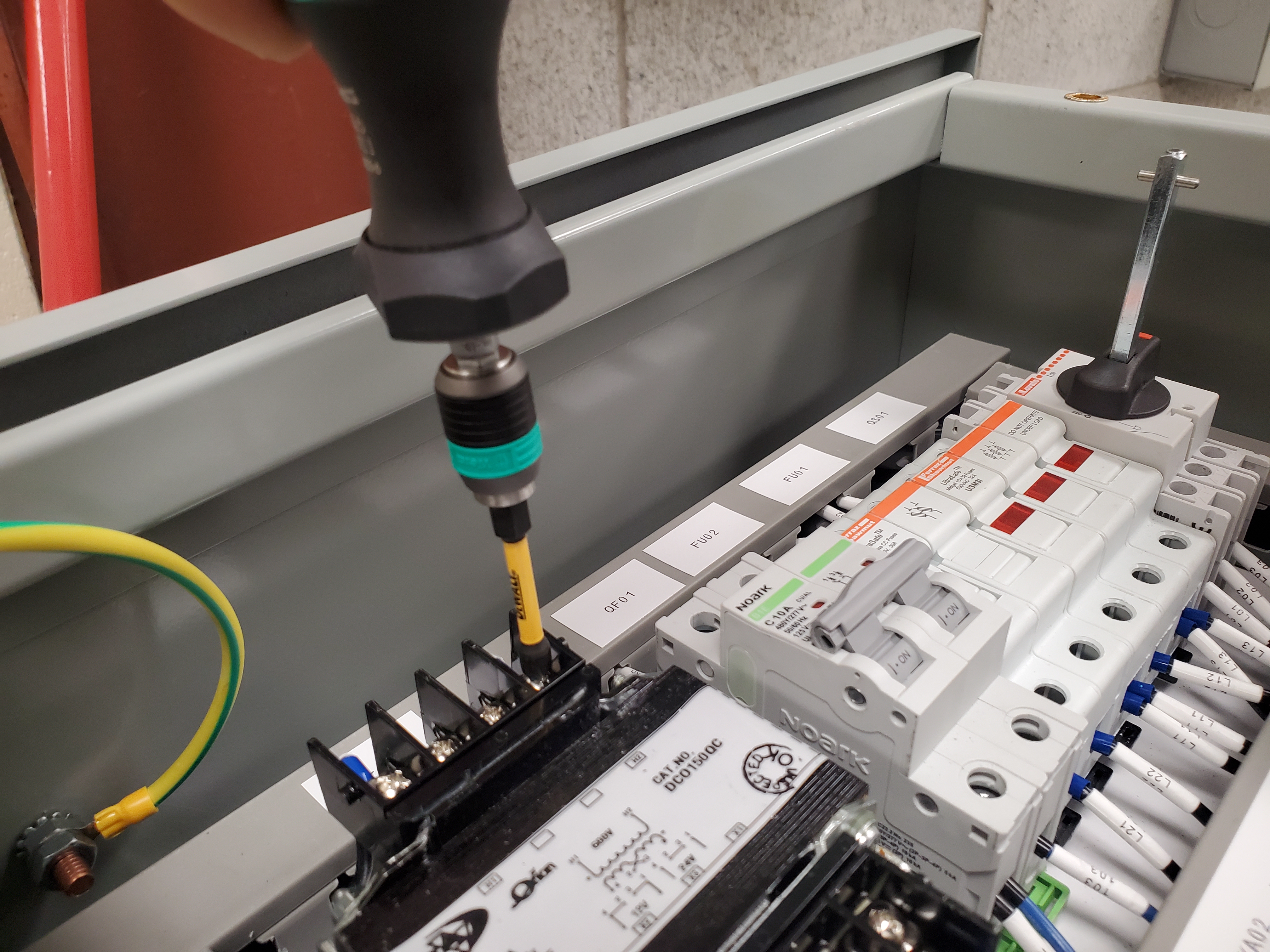 Processus de service d'armoire de commande
